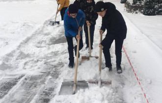 Фото: В Гомеле учащиеся политехнического колледжа и СШ №27 взялись за лопаты