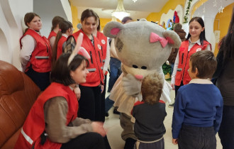 Фото: На «Ёлку желаний» Красный Крест пригласил в Гомель 200 детей со всего региона