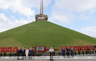 Фото: Лукашенко: мы будем делать все, чтобы выстоять и победить, потому что память мы не предаем
