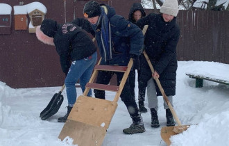 Фото: Юные жители областного центра приглашают поддержать челлендж «Уберем снег вместе!»