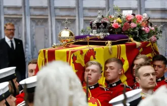 Фото: Гроб с телом почившей Елизаветы II захоронен в часовне на территории Виндзорского замка