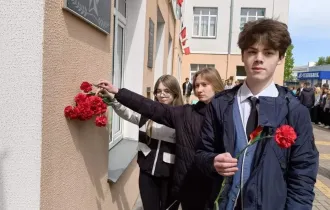 Фото: Гомельские школьники привели в порядок мемориальные доски Героям Совесткого Союза