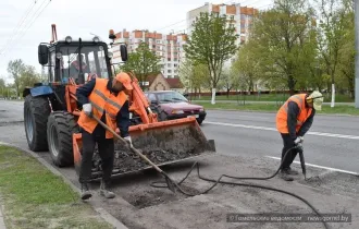 Фото: Дорожные службы продолжают ремонт дорожного покрытия улиц Гомеля