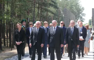 Фото: Лукашенко с президентами Германии и Австрии посетил мемориальный комплекс "Тростенец"