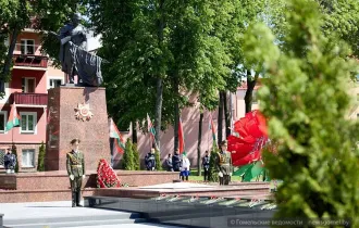 Фото: Участники заседания Президиума Совета Республики почтили память воинов-освободителей