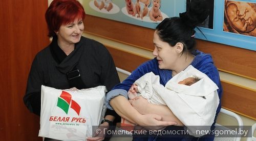 Фото: "Белая Русь" поздравила матерей, родивших 1-го января