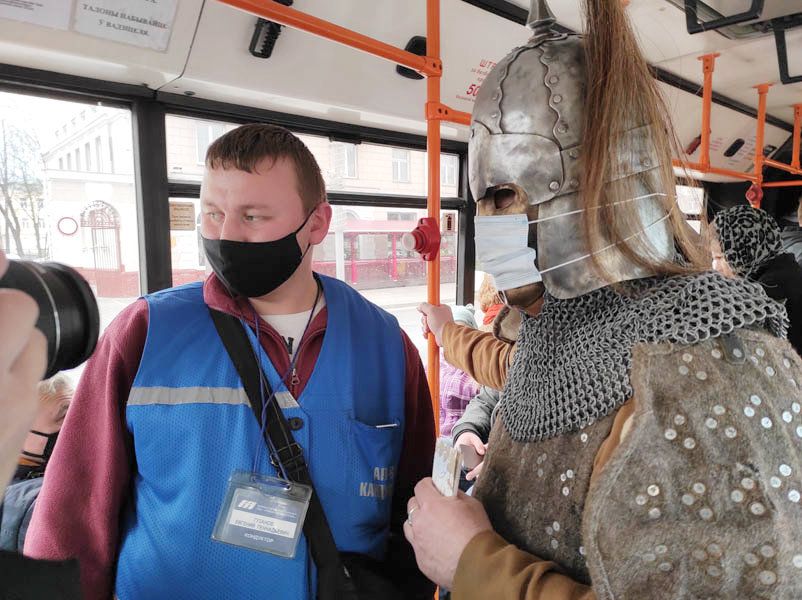 Фото: Рыцарь в маске: золотоордынский воин XV века в автобусе № 18