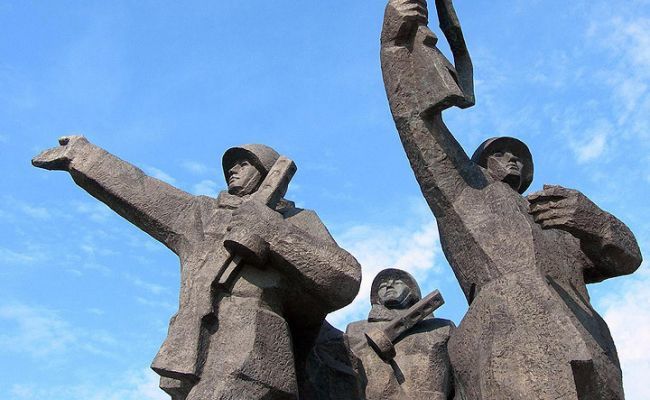 Фото: Вокруг Беларуси со Станиславом Галковским: в Латвии снесут советские памятники