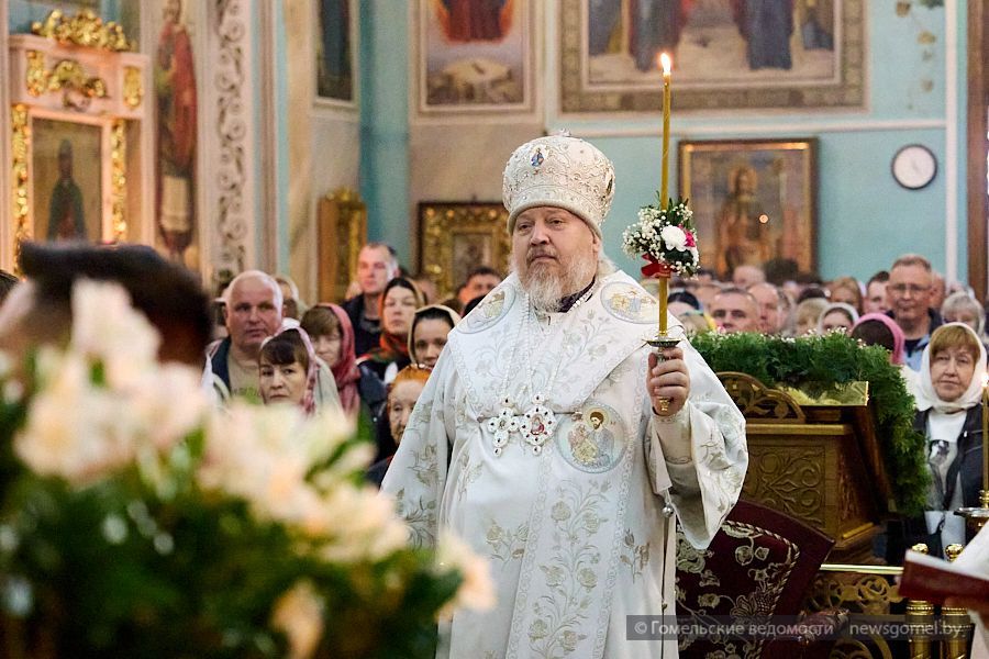Фото: Архиепископ Стефан возглавил Пасхальные богослужения