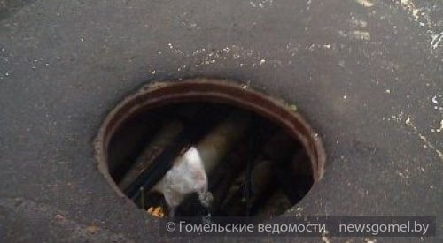 Фото: 6 открытых люков обнаружены на мосту по ул. Могилёвской