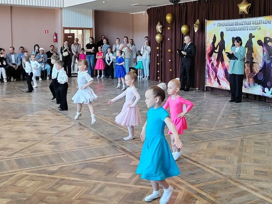 Фото: Танцы «В ритме лета» прошли в ДК «Фестивальный»