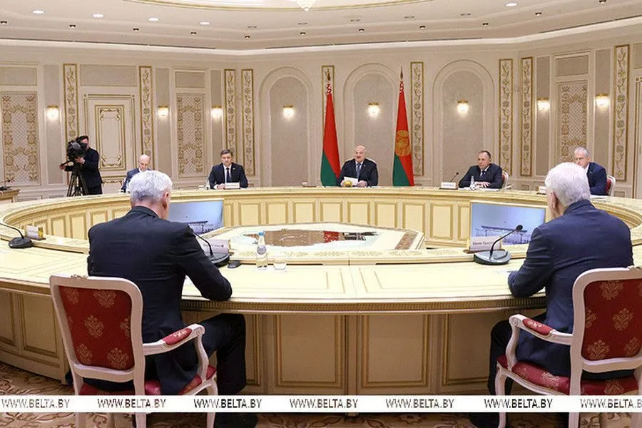 Фото: Александр Лукашенко видит перспективы, чтобы существенно добавить в сотрудничестве с Магаданской областью